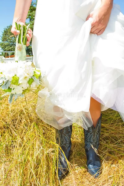 wedding-cowboy-boots-28274515
